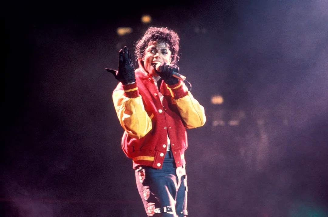 Michael Jackson mantém dois álbuns entre os mais vendidos do mundo em 2026 | mj the thriller v0 pb5vliyzfvqg1