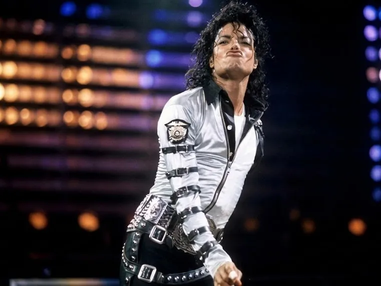 Michael Jackson deixa Ariana Grande, BTS, Justin Bieber e Shakira para trás no Spotify Global | mjbeats another bad tour 1