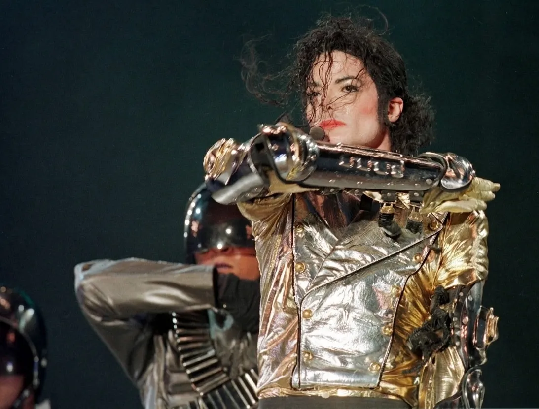 50 dias seguidos no Top 5 mundial e Michael Jackson continua dominando o streaming | mjbeats tdcau ht 1997