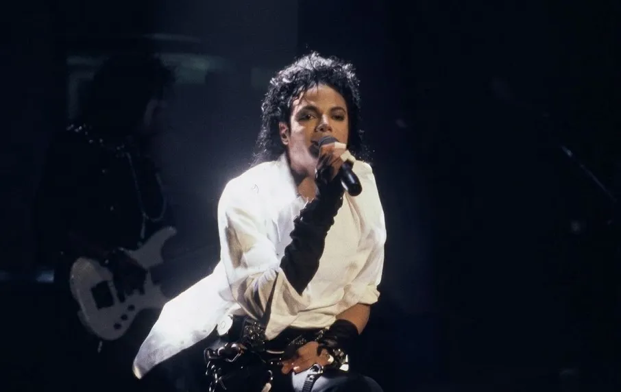 Sucesso de MICHAEL impulsiona Michael Jackson a novos recordes na Billboard 200 8 Sucesso de MICHAEL impulsiona Michael Jackson a novos recordes na Billboard 200 | mjbeats.com .br DD Sam Emerson 1988