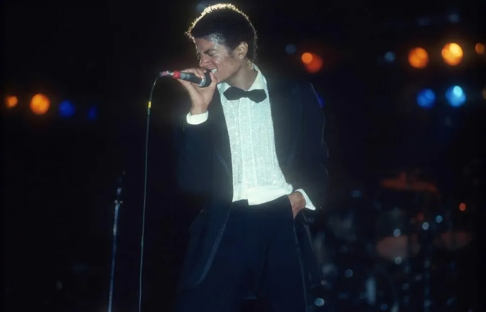 REI DA MÚSICA: Michael Jackson emplaca 4 álbuns e 4 músicas nas paradas americanas ao mesmo tempo | mjbeats.com .br OTW Era Live