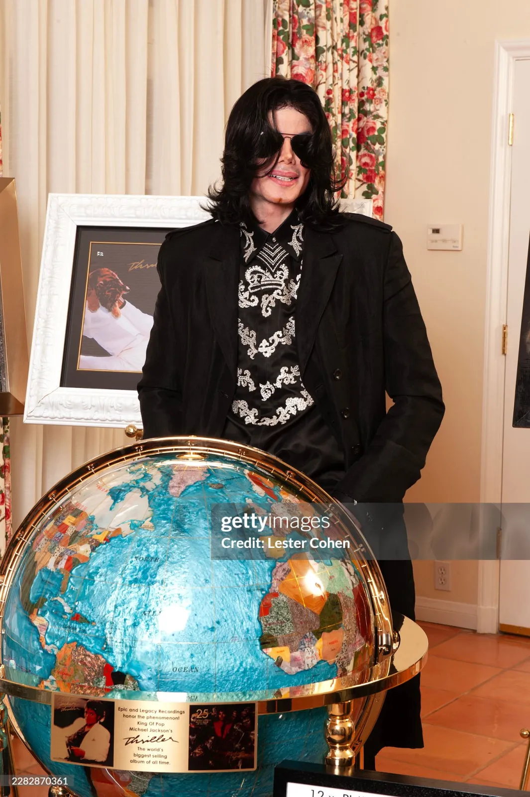 02m-scaled Fotos inéditas de Michael Jackson em 2009 são divulgadas