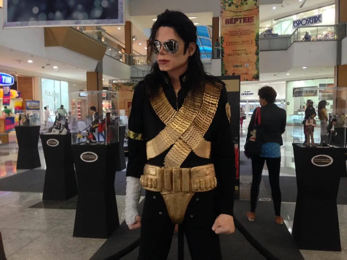 Esculturas de Michael Jackson em Exposição no Rio de Janeiro |