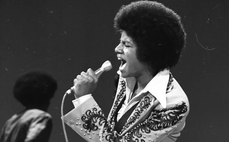 Novas imagens raríssimas de Michael Jackson no Soul Train surgem em alta qualidade 3 Novas imagens raríssimas de Michael Jackson no Soul Train surgem em alta qualidade | 476876016 11667307448175656 8524306741235530255 n
