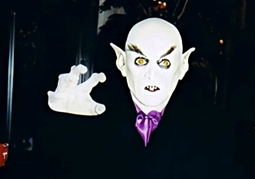 Michael Jackson se disfarçou de Nosferatu e ninguém percebeu 6 Michael Jackson se disfarçou de Nosferatu e ninguém percebeu | SaveClip.App 649542305 18111780460668846 472926503739K8590192 n
