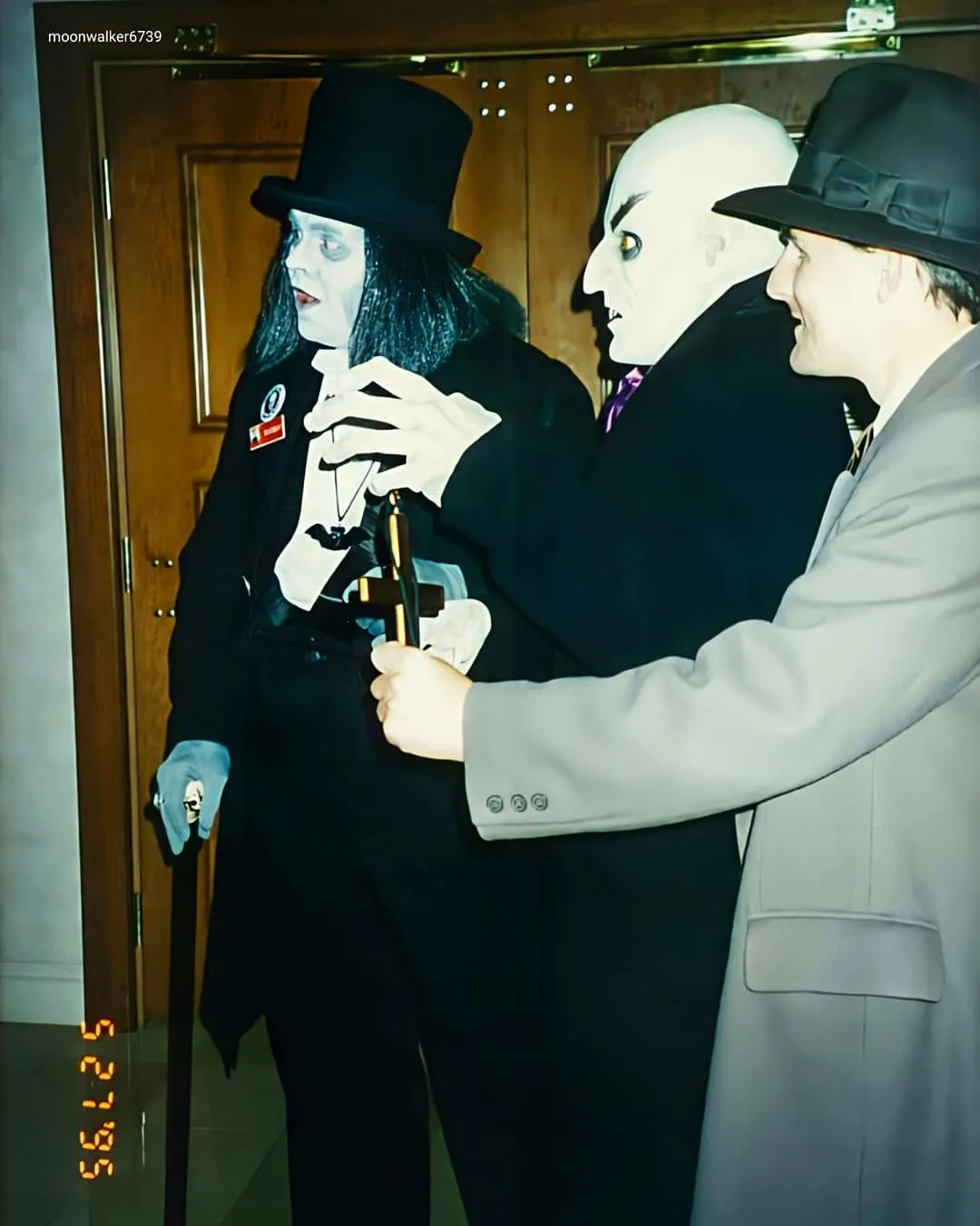 SaveClip.App_651810512_18182581087373193_3522466186609962222_n Michael Jackson se disfarçou de Nosferatu e ninguém percebeu
