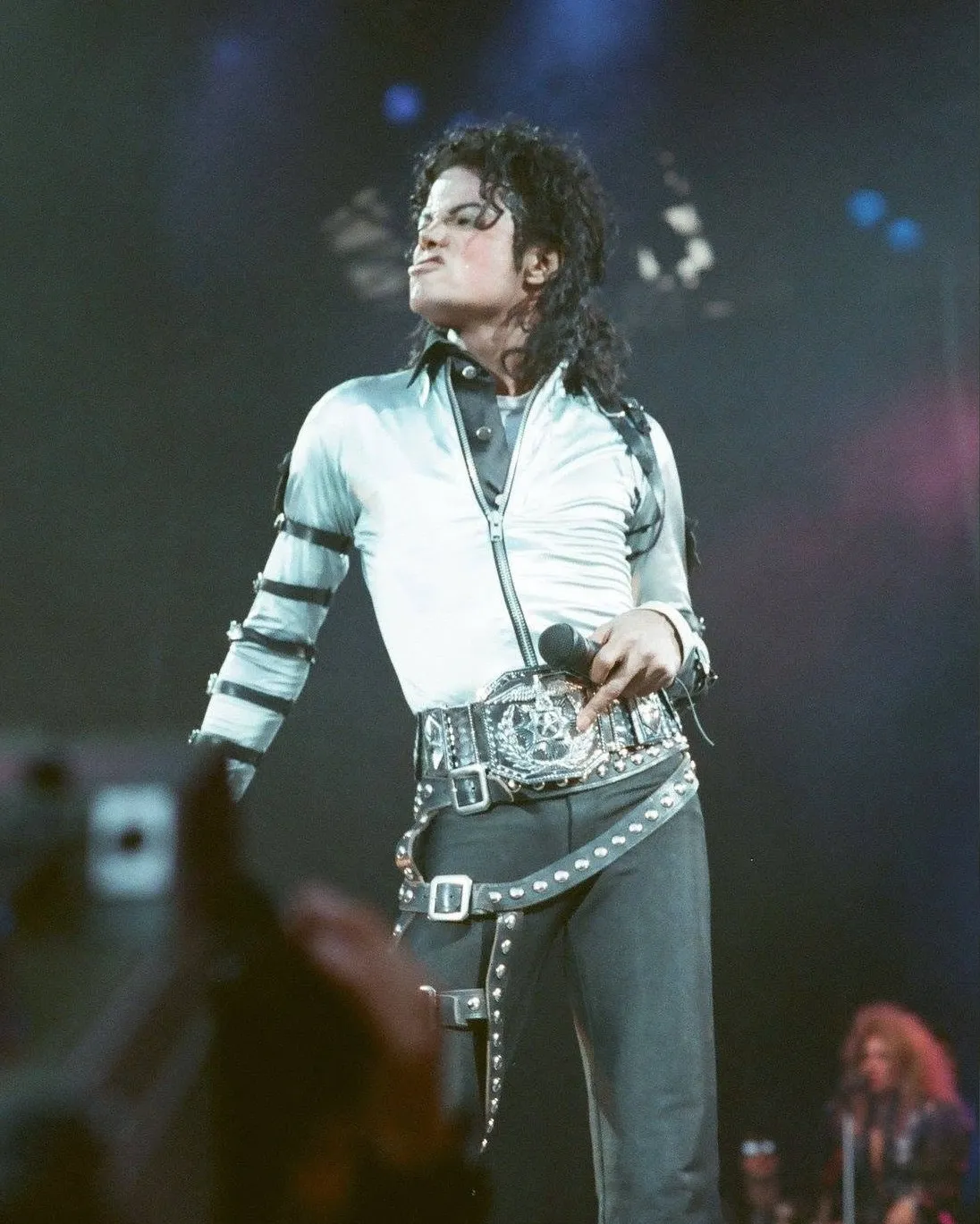 SaveClip.App_710799614_1453649056798500_4906687200356804221_n Michael Jackson no Wembley: 504 mil fãs e um recorde histórico