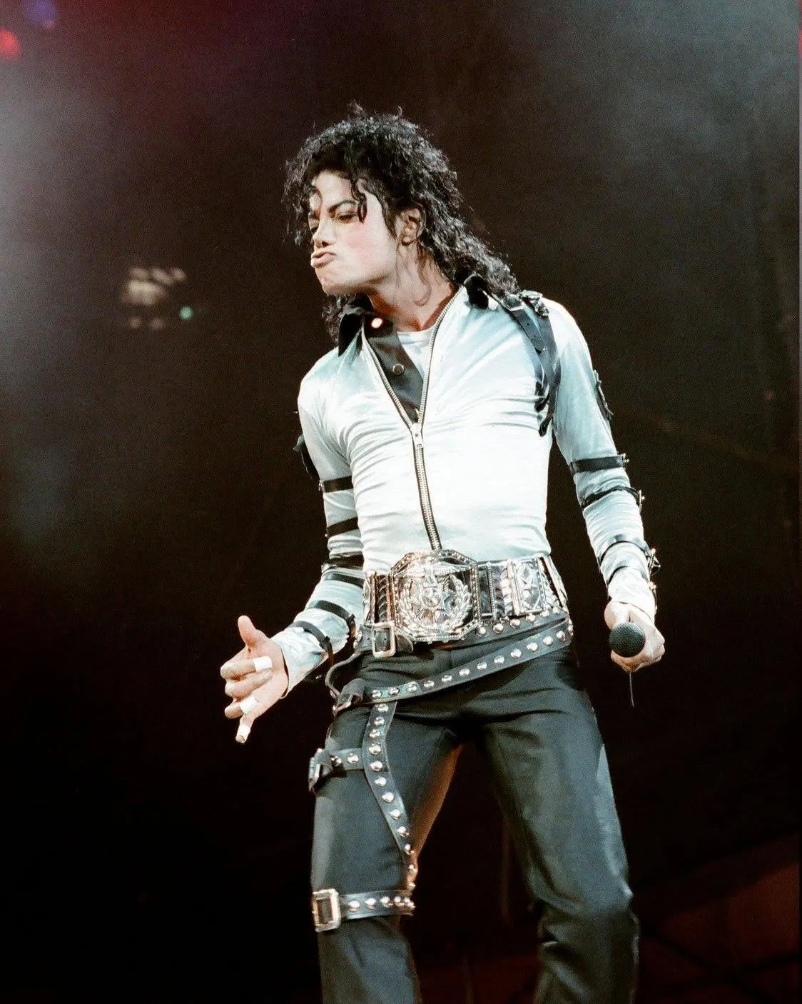 SaveClip.App_718068815_1453649233465149_2754487011281588084_n Michael Jackson no Wembley: 504 mil fãs e um recorde histórico
