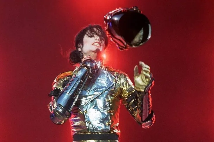O cuidado de Michael Jackson com o figurino mais frágil da HIStory Tour 2 O cuidado de Michael Jackson com o figurino mais frágil da HIStory Tour | d3963a5f205573a32e2b15828f9c553fa