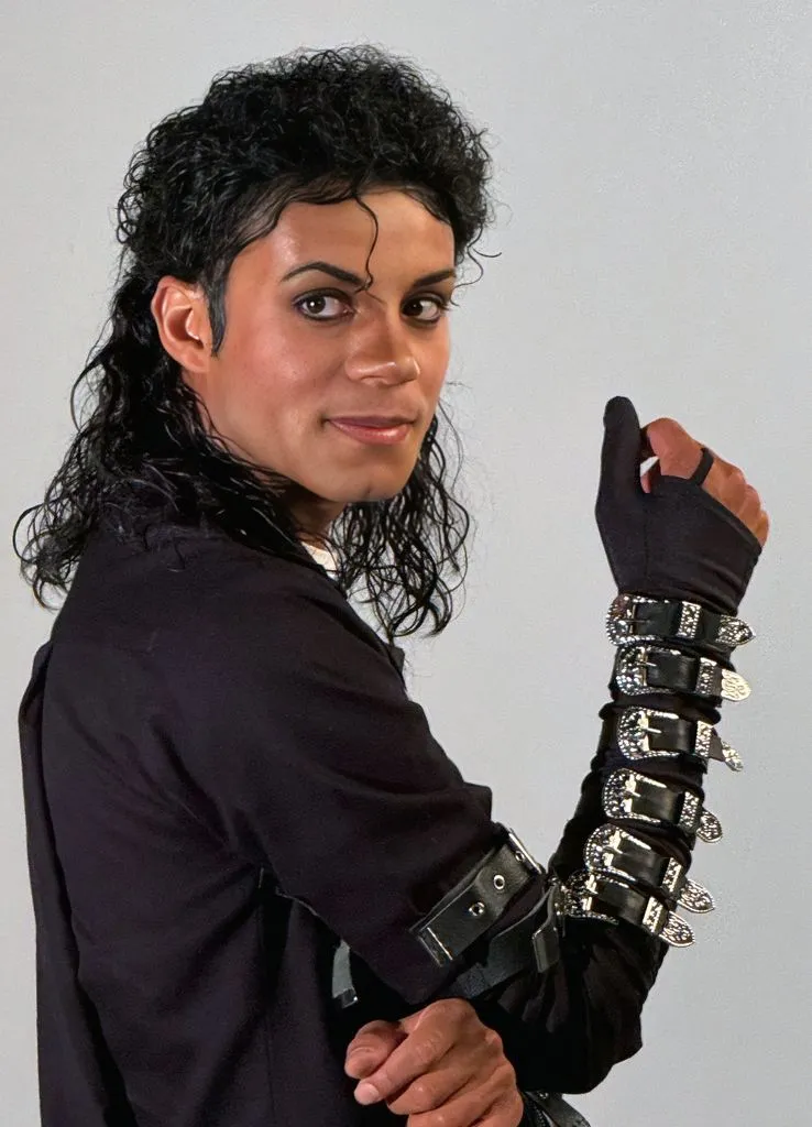 B5-738x1024 Por trás da maquiagem de MICHAEL: a transformação de Jaafar Jackson em Michael Jackson