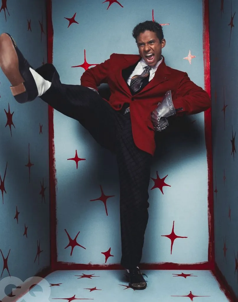HQK8j0jWYAAmANE-806x1024 Jaafar Jackson revela um lado mais íntimo de MICHAEL