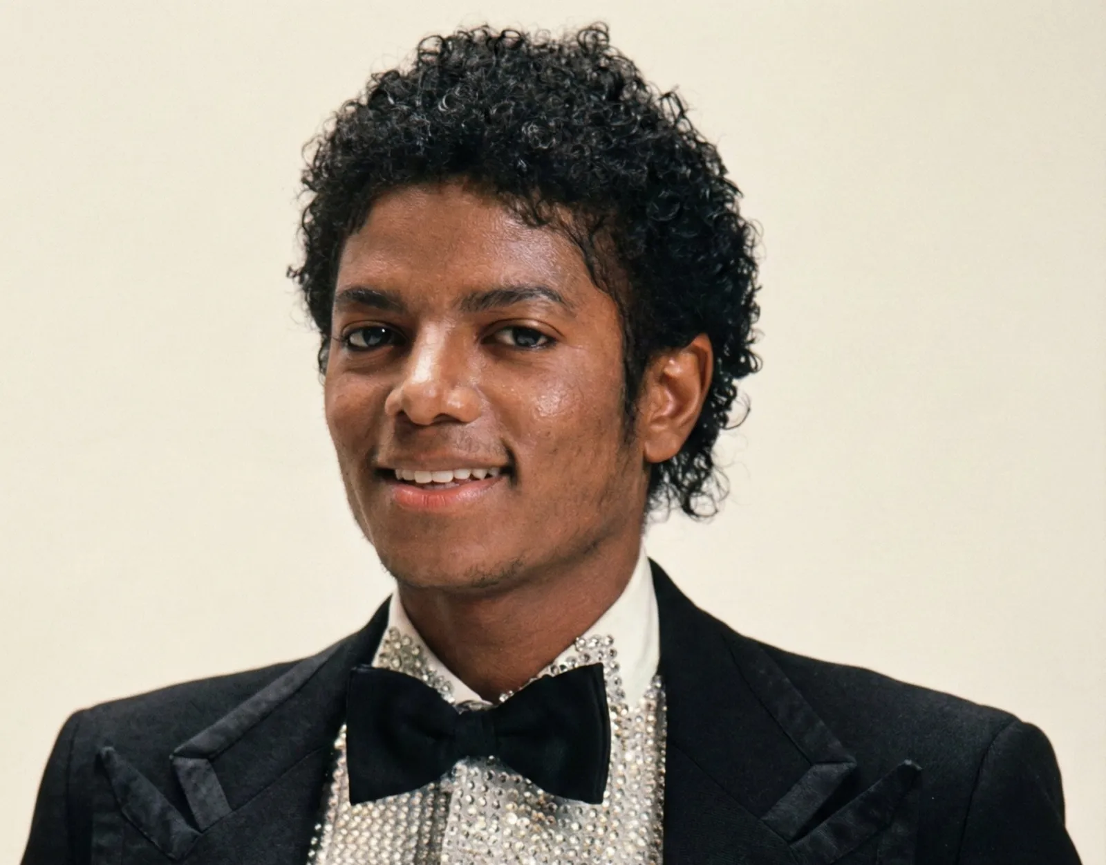 À época do seu lançamento, Off The Wall se tornou o álbum mais vendido de um artista negro na história | MJBEATS otw b 8lmWoAAx1Ni scaled