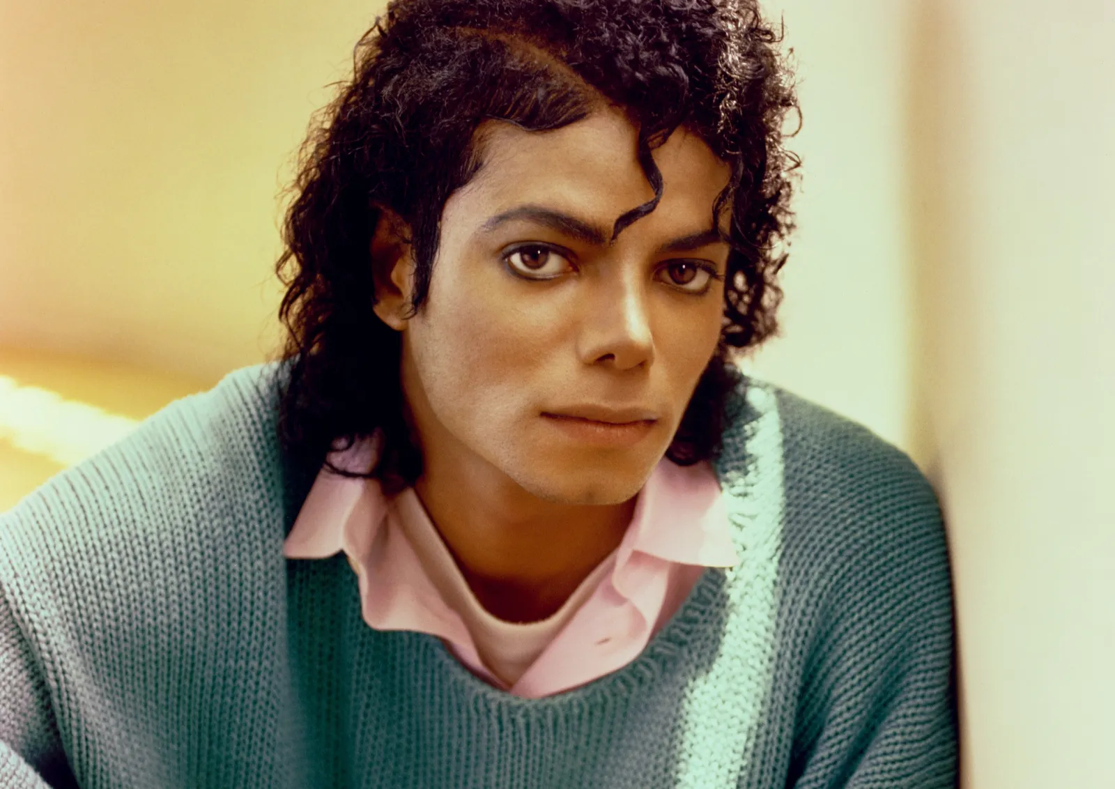 Fotógrafo relembra momentos de uma sessão de fotos com Michael Jackson 2 Fotógrafo relembra momentos de uma sessão de fotos com Michael Jackson | MJBEATS 789264258 18629553574015959 5878741180628142910 n scaled
