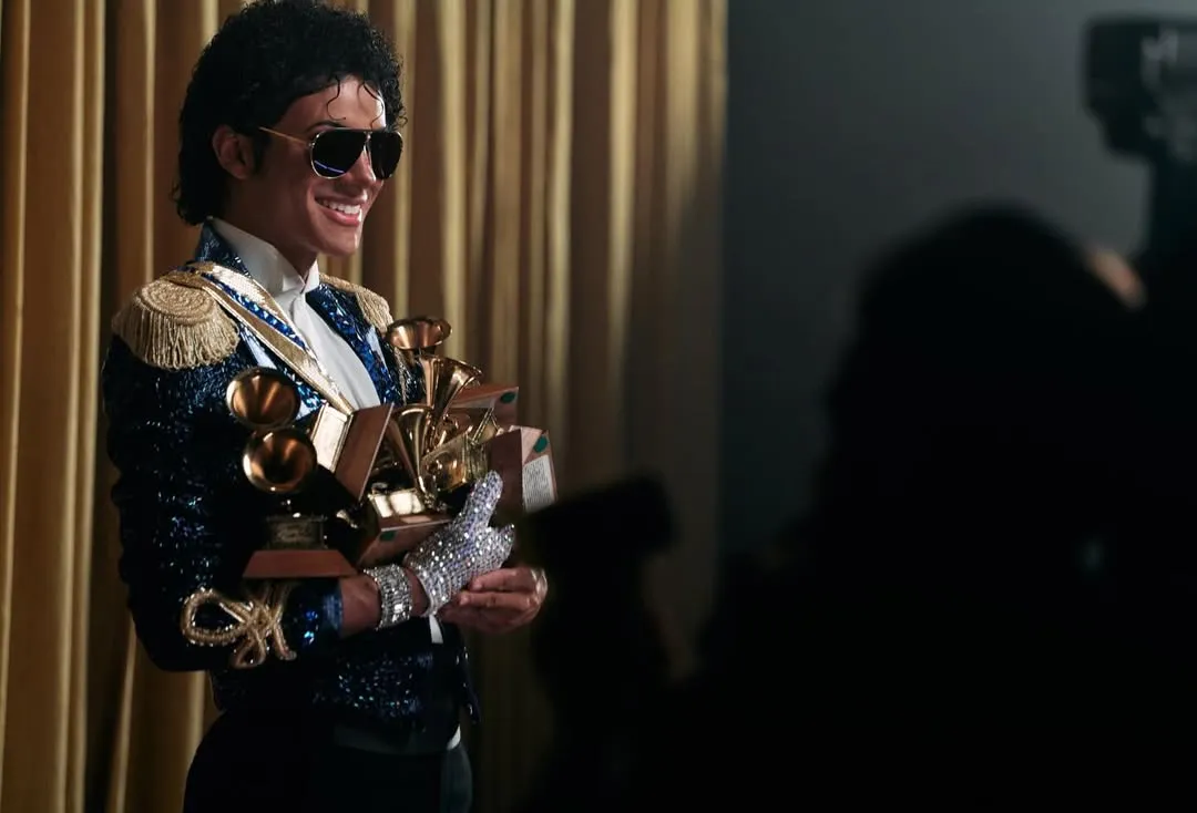 MICHAEL estreia no Starz e conquista o 1º lugar no streaming | One of my many favorite moments on set. Being able to hold his actual real Grammys while recreat