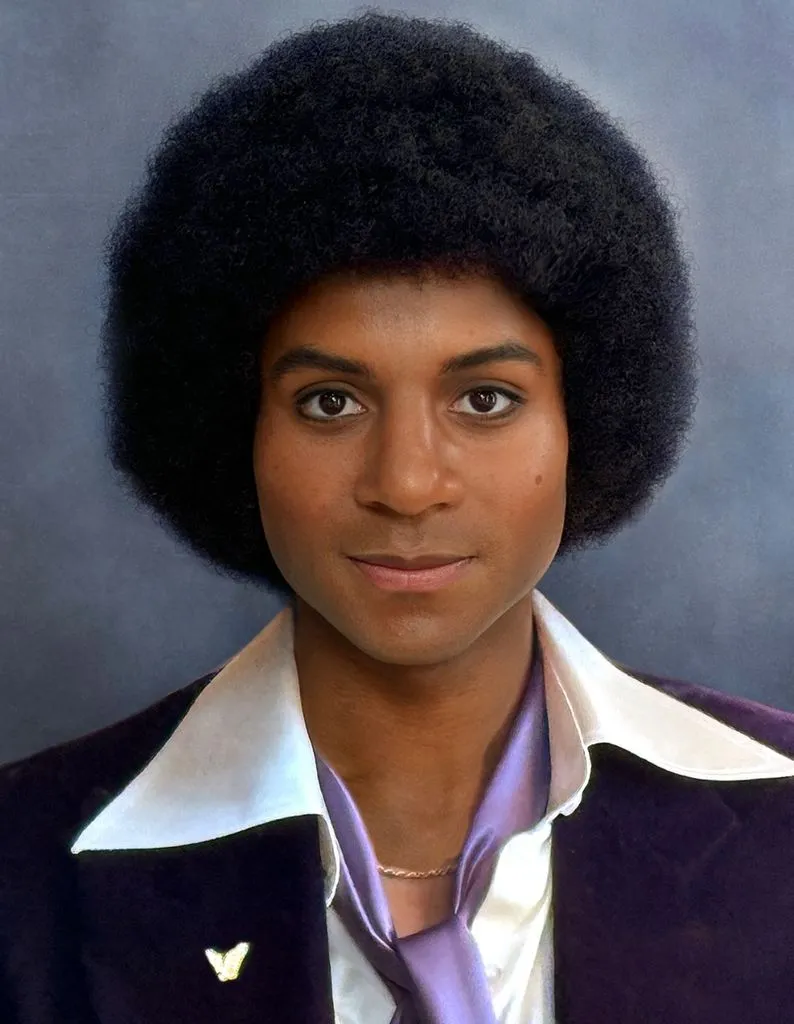 j2-794x1024 Por trás da maquiagem de MICHAEL: a transformação de Jaafar Jackson em Michael Jackson