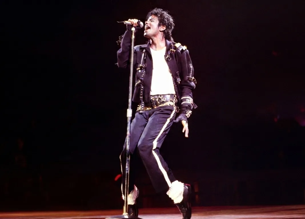 Michael Jackson: ''Bad'' amplia seu legado entre os maiores álbuns do Reino Unido | j Image u816qwu816qwu816