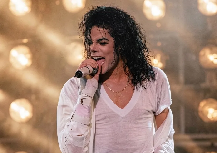 Michael Jackson estreia ''Black or White'' na Dangerous World Tour | mjbeats BOW Live Munich 1992