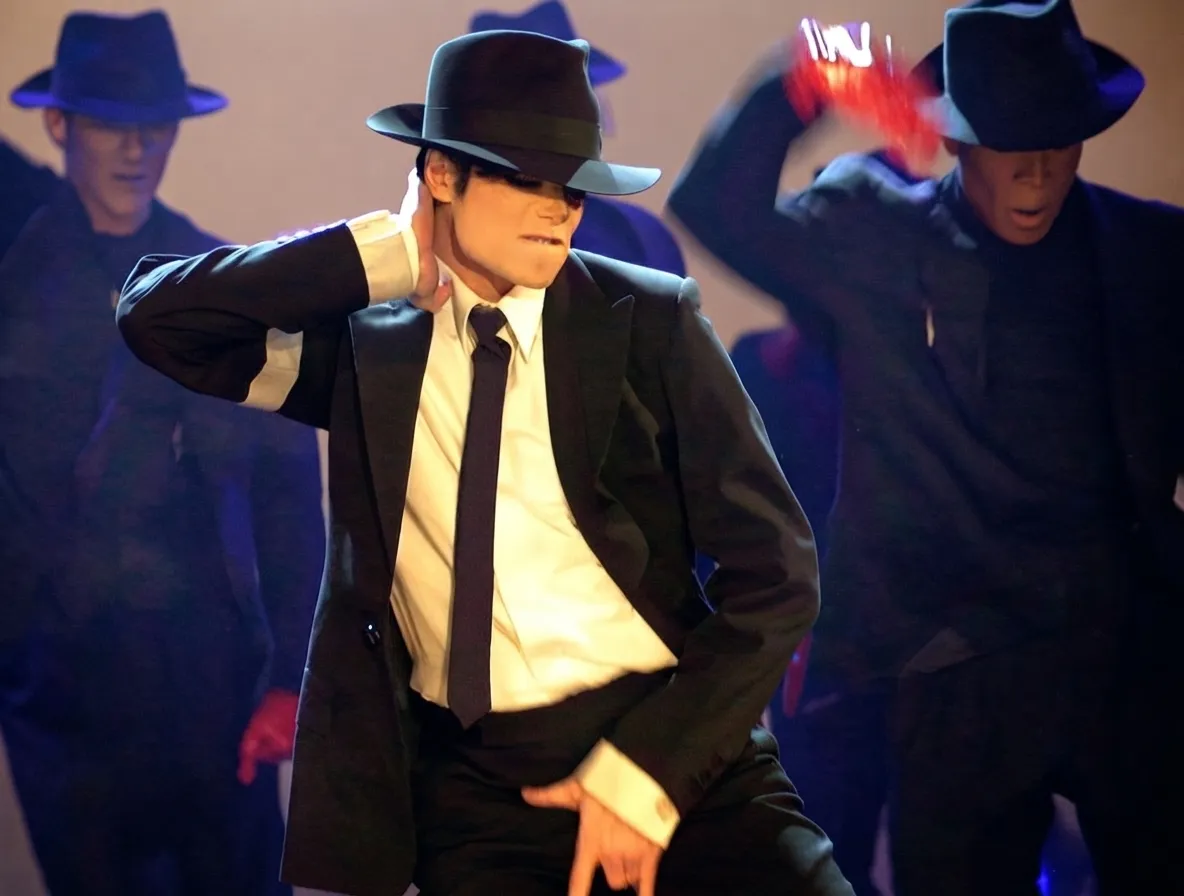 O gênio da dança: A magia de Michael Jackson | mjbeats DANGEROUS Image yeoz3cyeoz3cyeoz