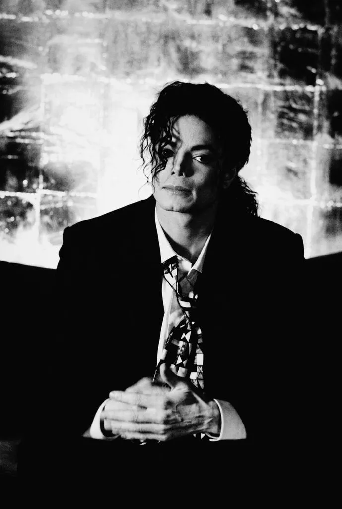 smooth-criminal-2026.-jpg-1-689x1024 “Who Is It”: a obra de Michael Jackson dirigida por David Fincher que o Rei do Pop vetou