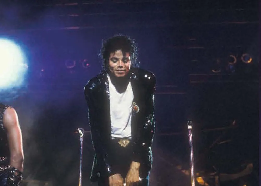 12HR-PObFXsAMqZUb Michael Jackson no Japão: a história por trás da Bad World Tour de 1987