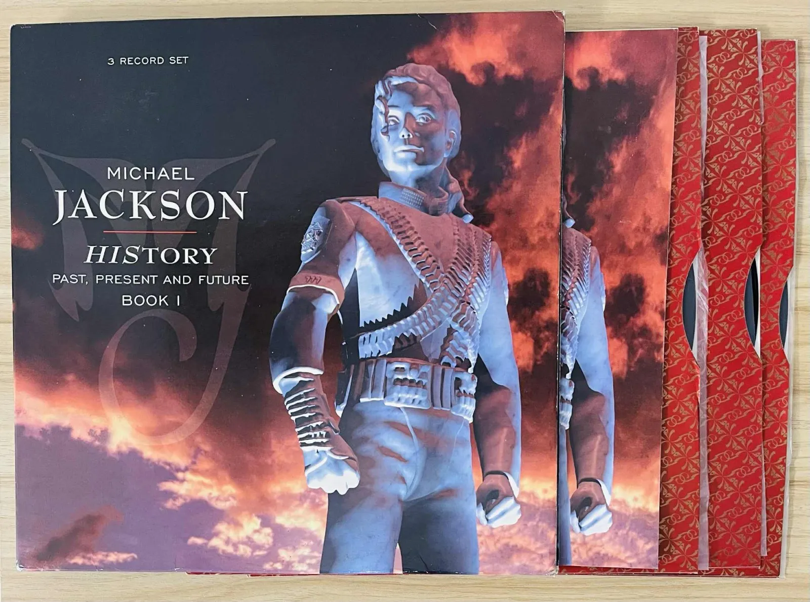 Sony Music volta a listar produtos esgotados de Michael Jackson e reacende rumores de HIStory em vinil | 57