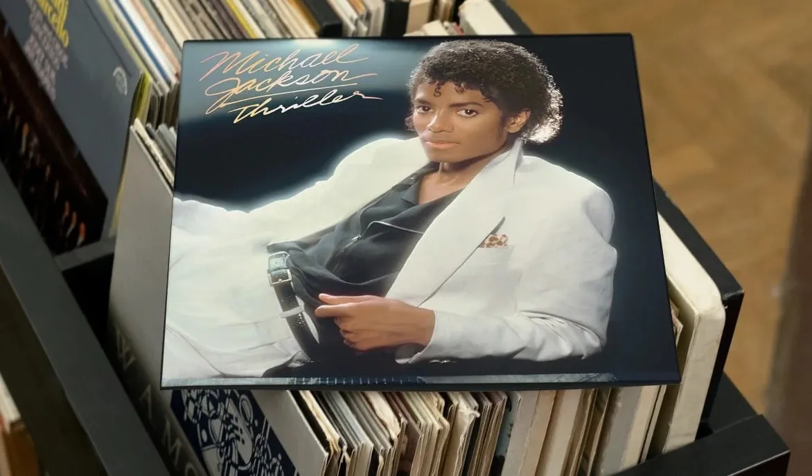 Michael Jackson amplia presença na Billboard 200 com Thriller e Number Ones 4 Michael Jackson amplia presença na Billboard 200 com Thriller e Number Ones | HLpv1LubYAAg5fi
