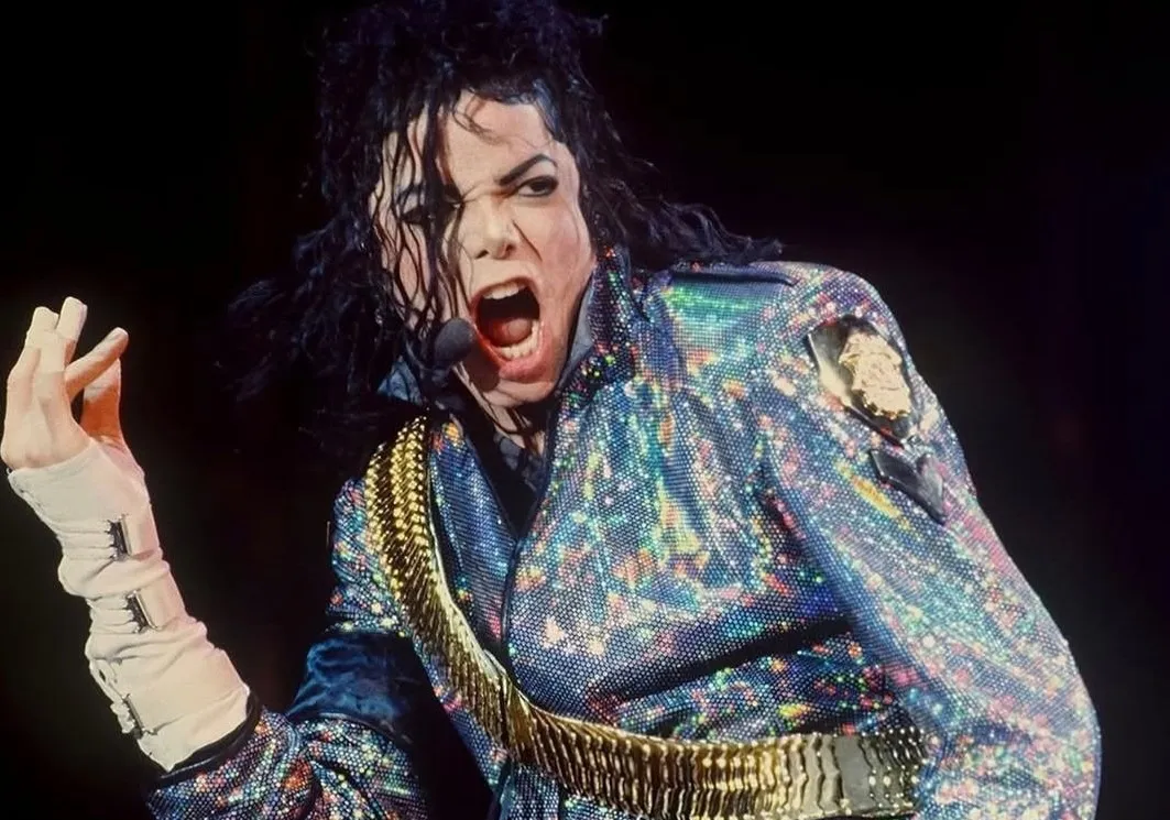Michael Jackson lidera ranking de álbuns pré-2000 mais ouvidos no Spotify 3 Michael Jackson lidera ranking de álbuns pré-2000 mais ouvidos no Spotify | SaveCclip.App 731080152 18106546994082466 6409975454760623044 n