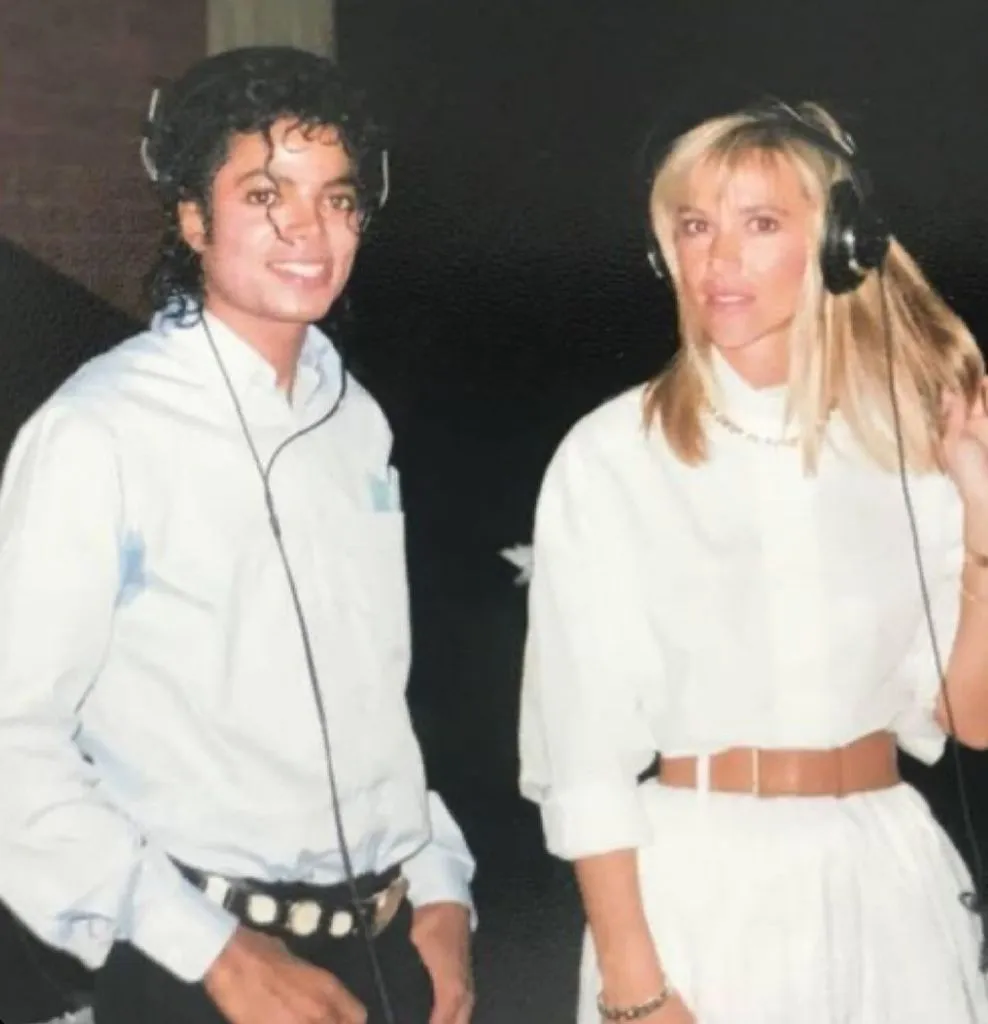 SaveClip.App_467634076_17981806880765941_1308557542935640672_n-988x1024 Michael Jackson e sua única música cantada em francês