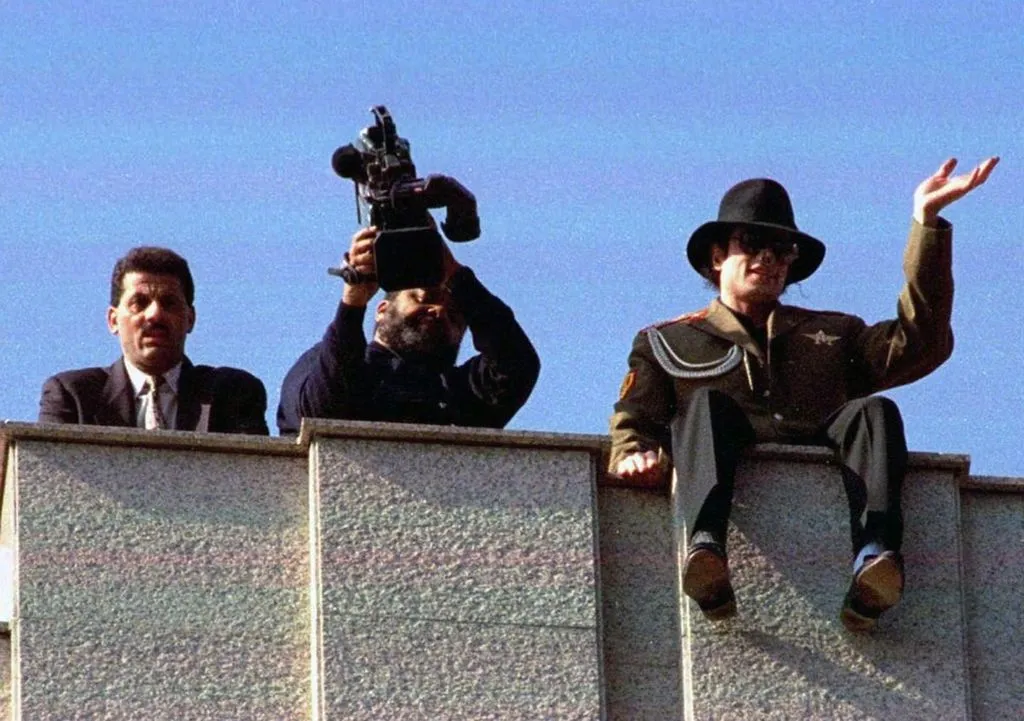 SaveClip.App_628010428_18115129108620235_4558390526106661924_n-1024x721 Michael Jackson em Zaragoza: 30 anos do HIStórico show na La Romareda
