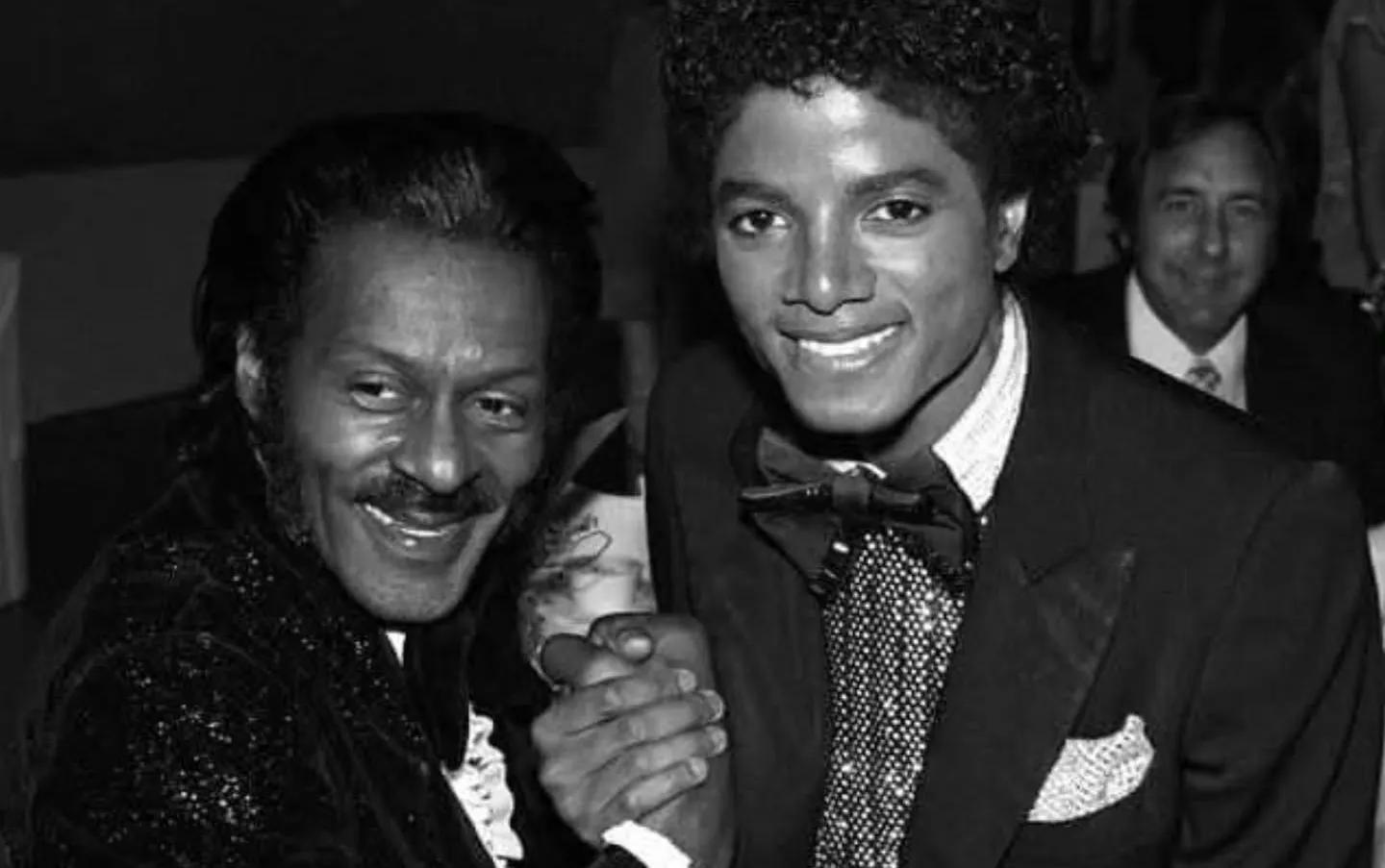Michael Jackson e Chuck Berry: o aperto de mão que simbolizou gerações | mjchuck 18419160067199427 8322430452195413352 n