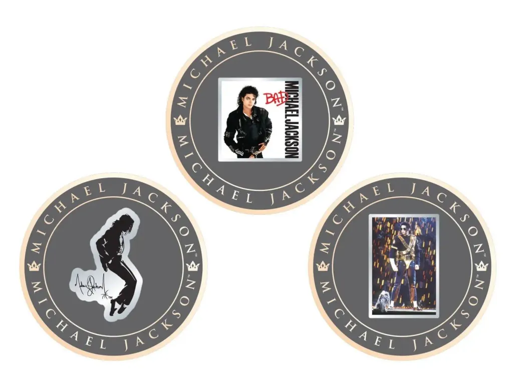 34304-736-d000d61787536c82a5645cbe6fe79a34-1516x1150-1-1024x777 Michael Jackson ganha coleção de broches no Japão