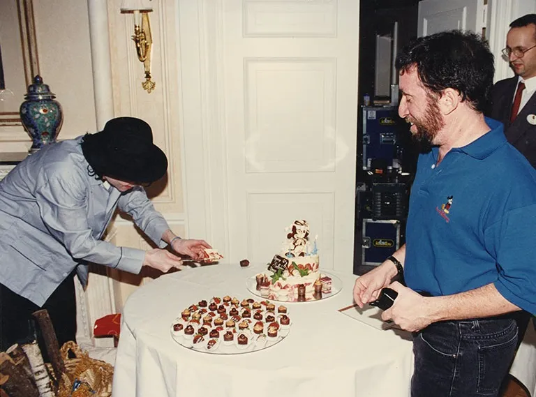 D2 Michael Jackson e a festa surpresa que marcou o aniversário de seu assistente