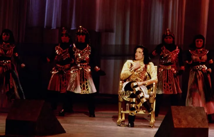 HUR8dFkXcAA9577 Rei do Pop: Quando Michael Jackson se apresentou sentado em um trono