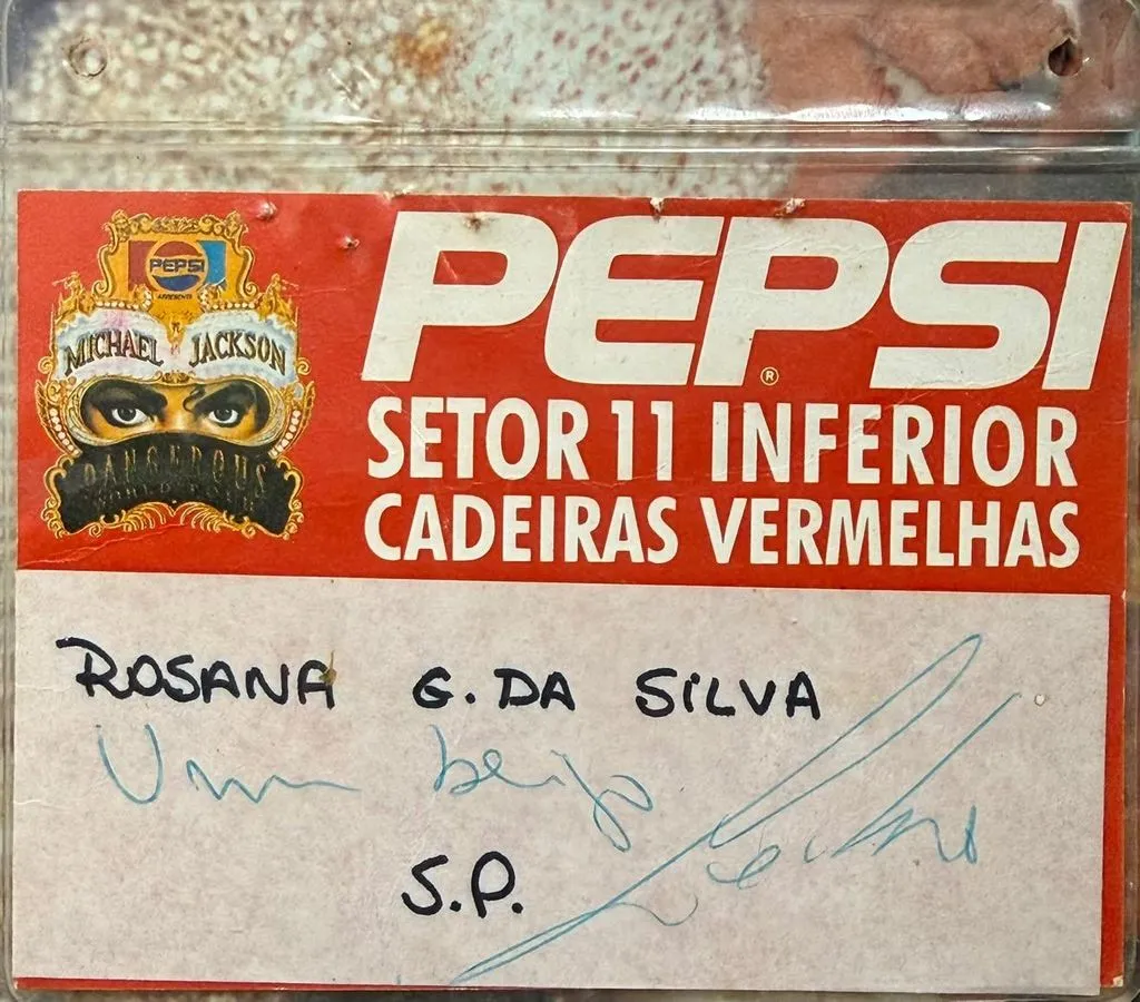 Pepsi-Cracha-02-1024x900 Promoção "Pepsi dá o Show": a odisseia de uma Fã na Dangerous Tour