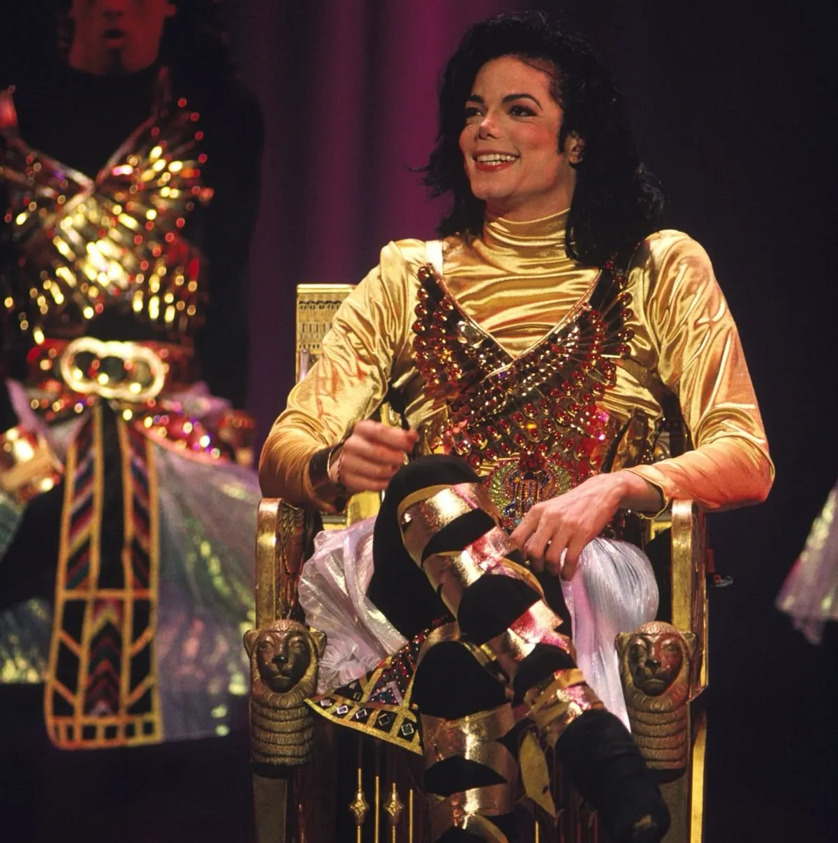 Rei do Pop: Quando Michael Jackson se apresentou sentado em um trono | mjbeats7e6d32ede9ac3bad0a8fcfb4ebc90ff7