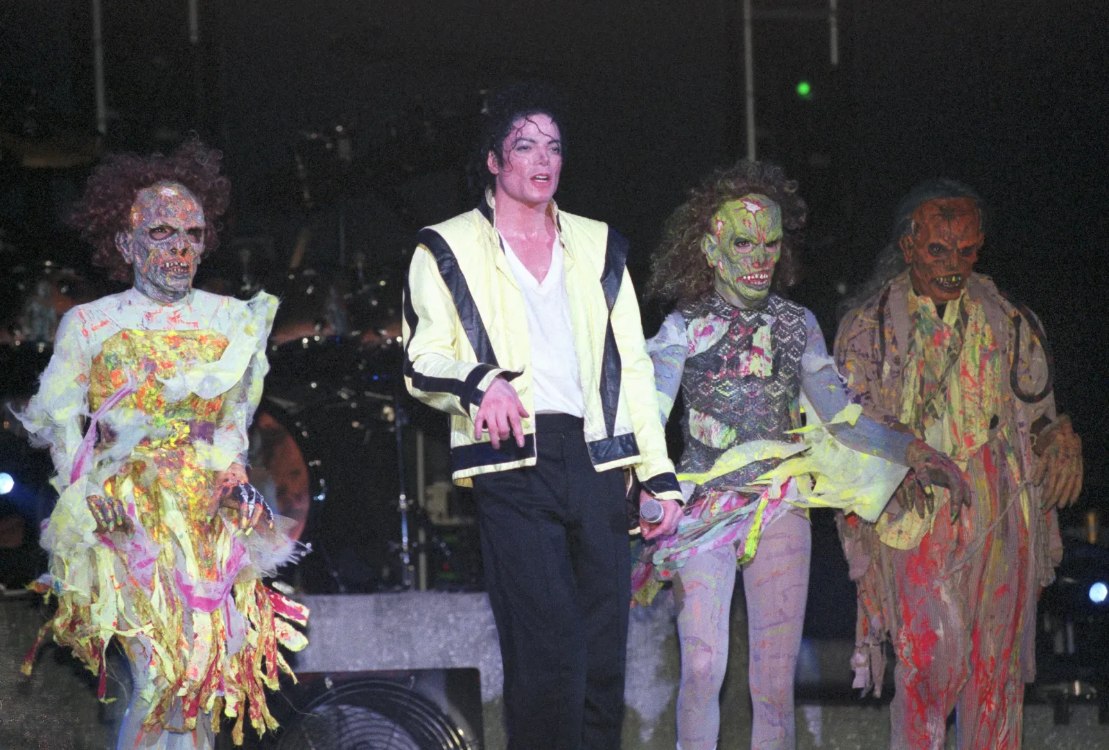 Michael Jackson volta ao Top 40 britânico com “Thriller” e coloca três álbuns nas paradas | snapinsta 1792876628099 scaled